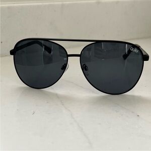 Quay Black Aviators